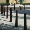 Conische anti parkeerpaal - 168/96mm 4 Conische anti parkeerpalen rustiek geplaatst in openbare ruimte als afbakening en bescherming tegen parkeren